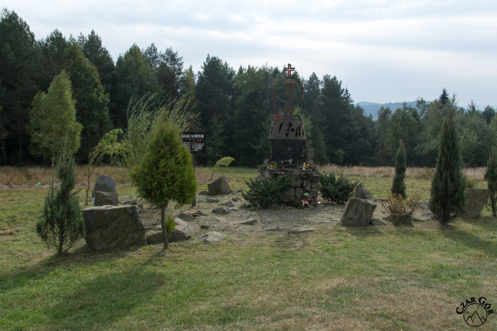 Pomnik wykonany z wieży czołgu Vickers ku czci żołnierzy