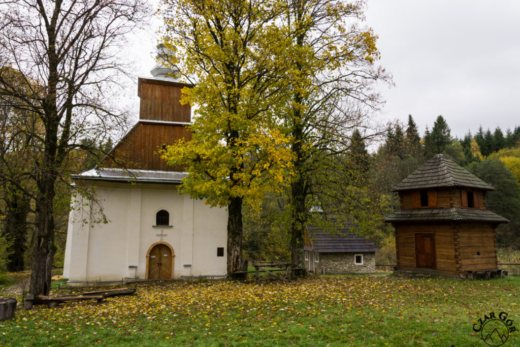 Cerkiew w Łopience i zrekonstruowana dzwonnica