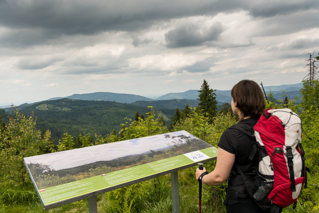 Punkt widokowy z panoramą na Beskid Śląski. Kiczory
