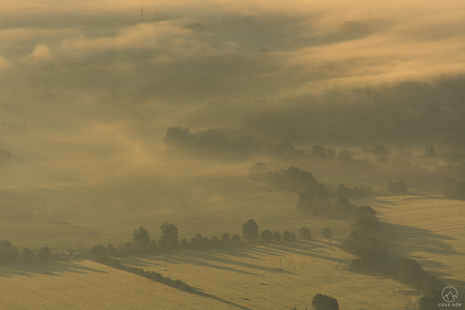 Poranne mgły w Kotlinie Żywieckiej
