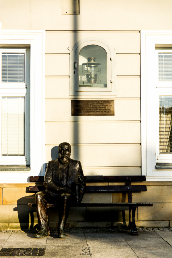 Pomnik Ignacego Łukaszewicza w Gorlicach i rekonstrukcja pierwszej na Świecie ulicznej lampy naftowej
