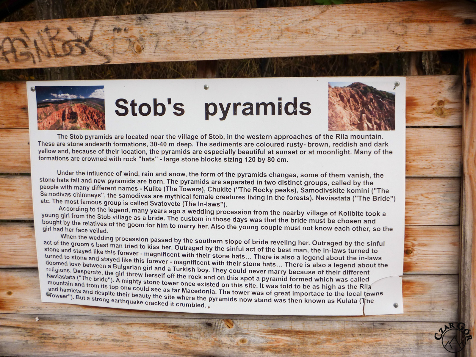 Tablica informacyjna dotycząca Piramid Stobskich